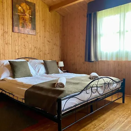 Konukevi Eszter-haz 3*