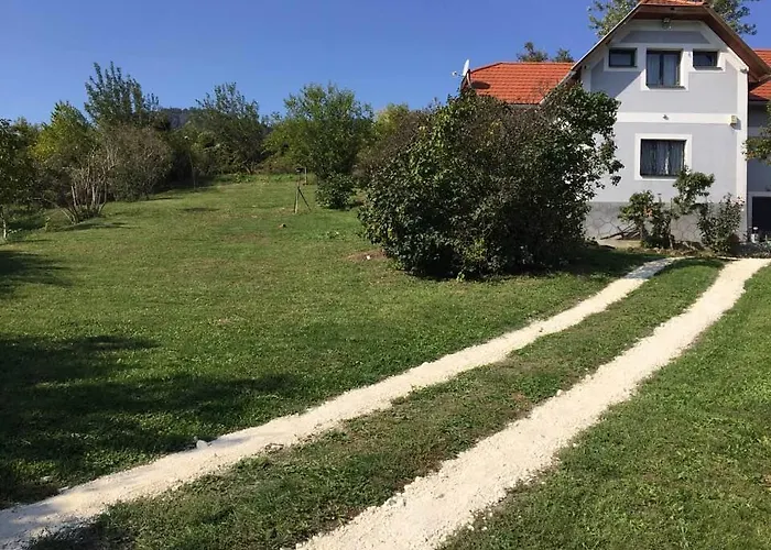 Eszter-haz
